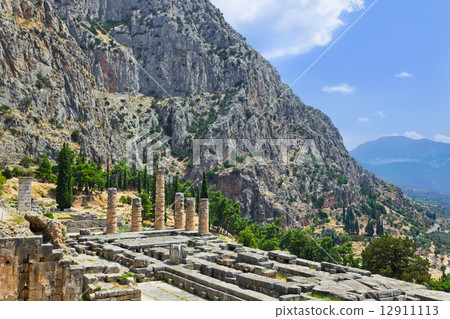 Ruins of Apollo temple in Delphi, Greece 12911113