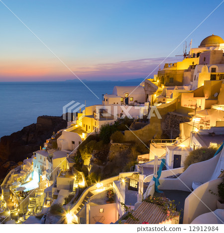 Oia village on Santorini in sunset, Greece. 12912984
