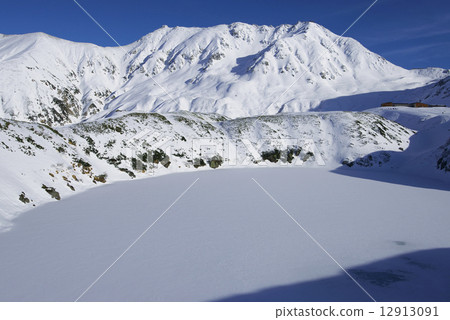 Tateyama在冬季和Mikuriga池塘 Tateyama在冬季和Mikuriga池塘 12913091