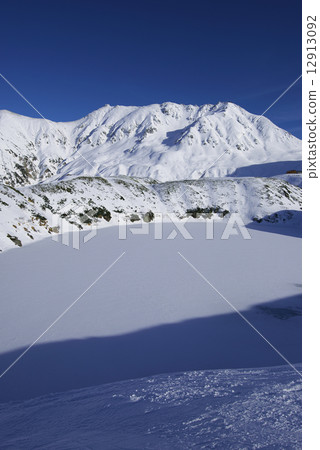 Tateyama在冬季和Mikuriga池塘 Tateyama在冬季和Mikuriga池塘 12913092