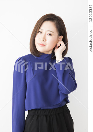 Portrait young lady Portrait young lady 12913585