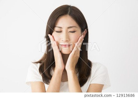 Portrait young lady 12913686