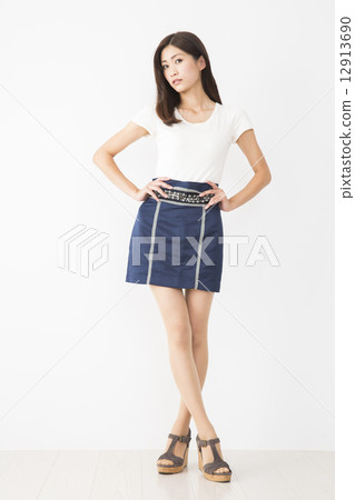Portrait young lady Portrait young lady 12913690