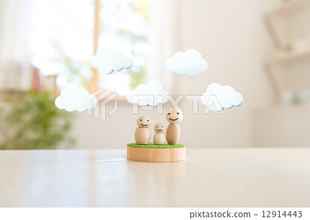 A small person 12914443