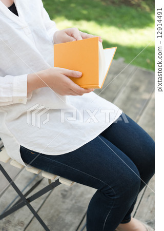 一個女人讀 12914491