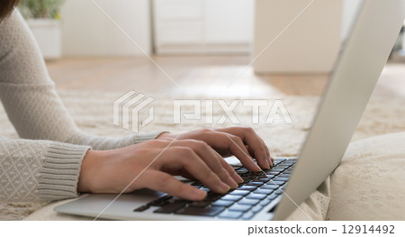 和個人電腦一起生活 和個人電腦一起生活 12914492