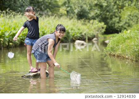 Young Asian girls playing in the river 12914830