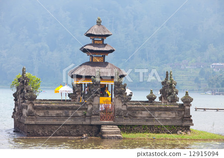 Bali Pura Ulun Danu Bratan Water Temple 12915094
