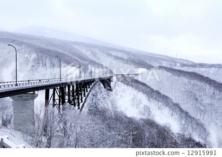 Castle ware of winter mountain 12915991