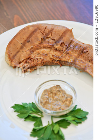 Boiled beef tongue 12916990