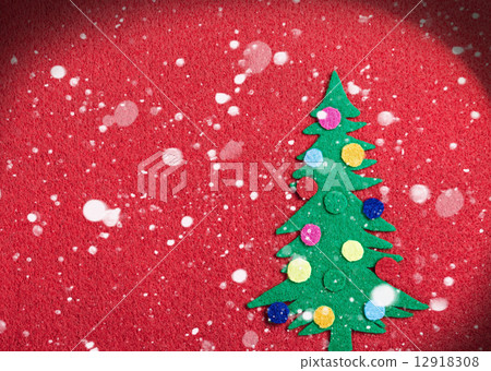 Christmas tree with toys made of felt Christmas tree with toys made of felt 12918308