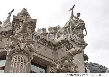 House with Chimaeras in Kiev, fragment 12918395