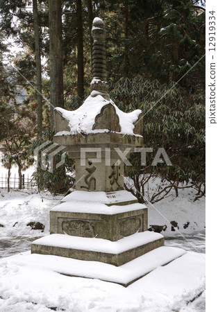 Hieiyama Enryakuji in winter, Stone pagoda on the side of Pearl Tower in the east tower 12919334