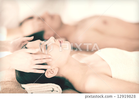 couple in spa 12919828