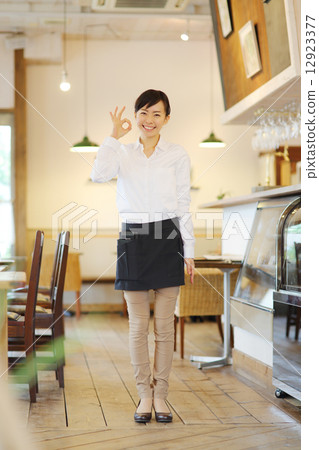 Cafe · Restaurant · Young lady 12923377
