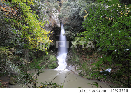 香川縣基達郡三木町“彩虹瀑布”女性瀑布 12923716