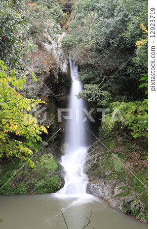 香川縣基達郡三木町“彩虹瀑布”女性瀑布 香川縣基達郡三木町“彩虹瀑布”女性瀑布 12923719