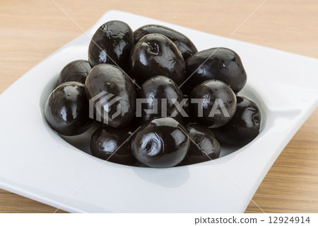 Black olives Black olives 12924914