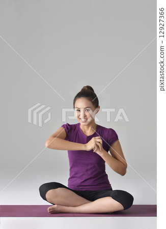 Let's do yoga 12927366