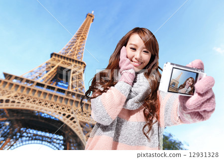 Happy travel woman in Paris Happy travel woman in Paris 12931328