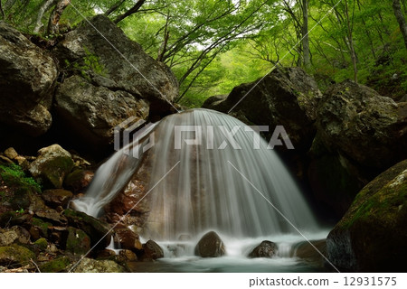 Crescent Waterfall 12931575