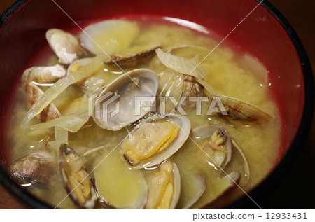 味噌湯配蛤蜊 味噌湯配蛤蜊 12933431