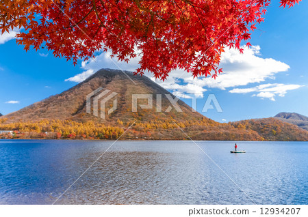 秋葉湖和釣魚者湖 12934207