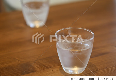 Water of the glass 12935003