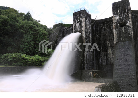 大川町Kanonji市，香川縣，Kuniko Shimbun“Benifeng Pond Dam”排水 12935331