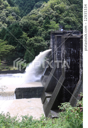 Ohnohara Town Kanonji City, Kagawa Prefecture, Kuniko Shimbun "Benifeng Pond Dam" Water Discharge Ohnohara Town Kanonji City, Kagawa Prefecture, Kuniko Shimbun "Benifeng Pond Dam" Water Discharge 12935334