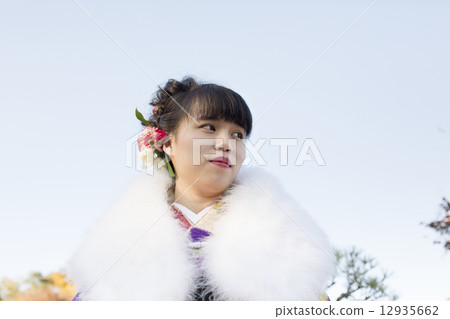 成人儀式 - 和服人物 12935662