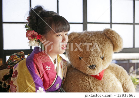 成人儀式 - 和服人物 12935663