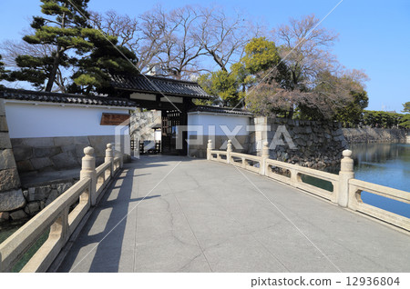 高松市“Tamami公園”高松城遺址朝日橋和Asahiden 12936804