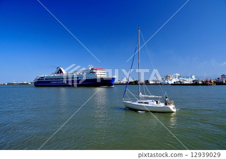 Sado Kisen's entrance to the port 12939029