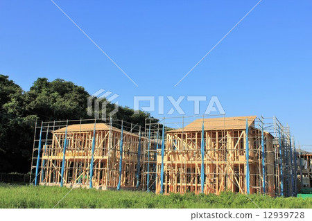 Newly constructed houses under construction Newly constructed houses under construction 12939728