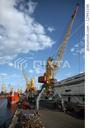 View on the port with loading cargo ship 12943106