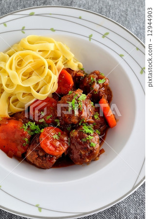 燉紅肉丸子 12944903