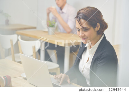 Asian Woman , Man , Cafe . Asian Woman , Man , Cafe . 12945644