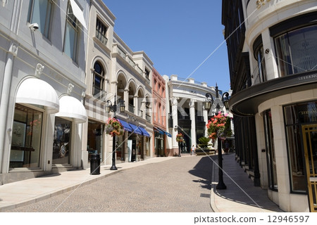 129 Rodeo Drive Shopping Center Stock Photos, High-Res Pictures