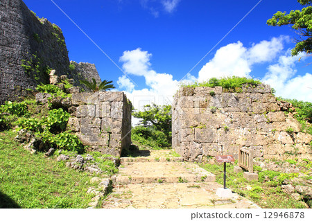 August Okinawa Nakagusukujo castle gate 12946878