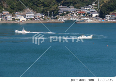 掉頭釣魚船 掉頭釣魚船 12949839