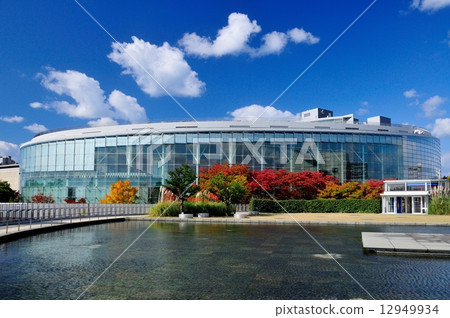 Fall of the Niigata Citizen's Arts and Culture Center 12949934