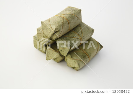 Persimmon leaf sushi 12950432