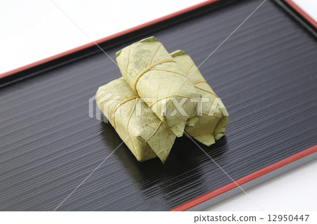Persimmon leaf sushi 12950447