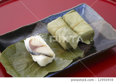 Persimmon leaf sushi 12950459