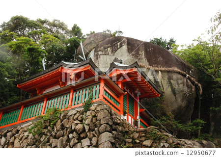 "Kotokura Rock" at Kamikurayama Mountain Top (Kamikura Shrine / Shingu City, Kamakura Wakayama Prefecture) "Kotokura Rock" at Kamikurayama Mountain Top (Kamikura Shrine / Shingu City, Kamakura Wakayama Prefecture) 12950677