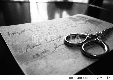 古董字母和剪刀 12952217