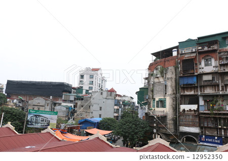 Scenery of Hanoi old city 12952350