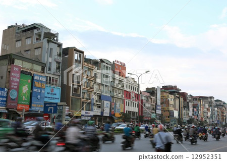 Evening rush in Hanoi 12952351
