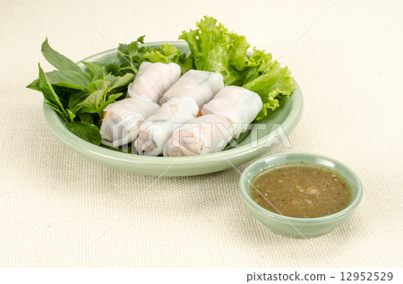 Fresh noodle spring roll 12952529